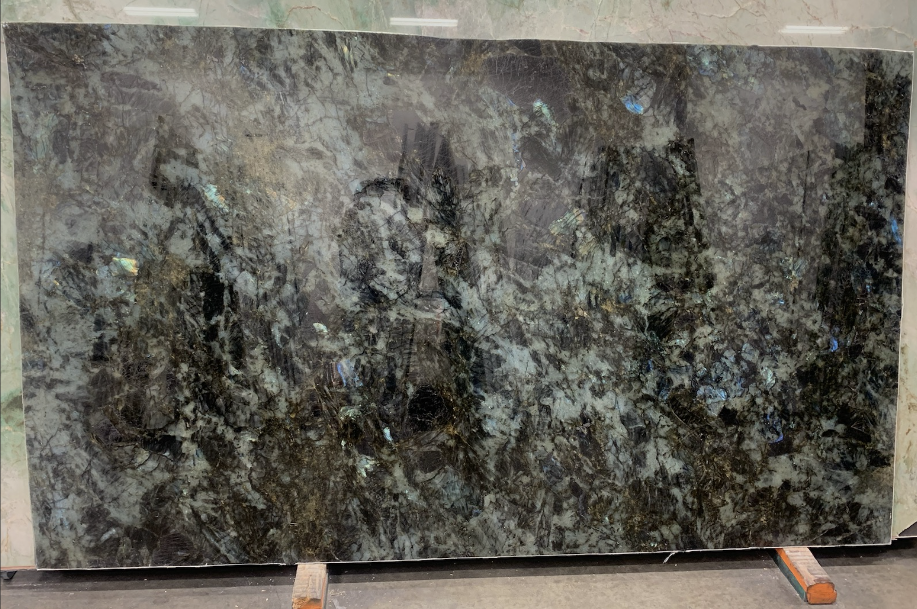 Lot#: 221584 / Size: 64" x 109" / Finish: Polished