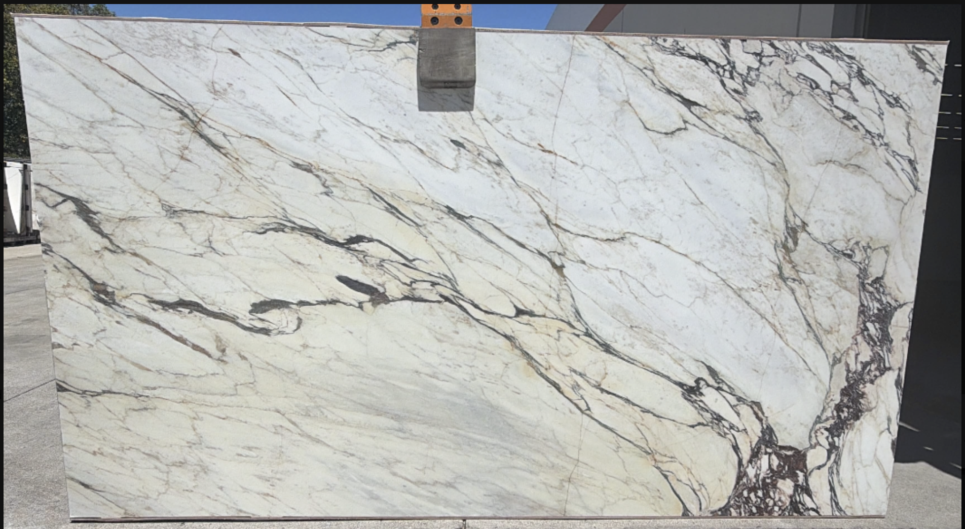 Lot#: 231242 / Size: 79" x 139" / Finish: Honed