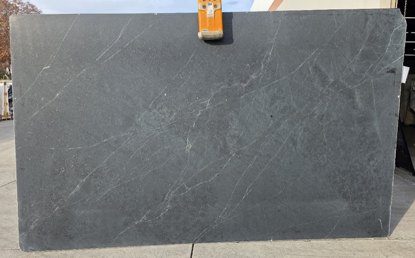 Lot# 230500 / Size: 76" x 128" x 3cm / Finish: Honed