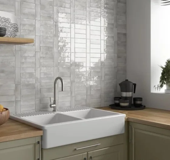 COCO-amber-grey-gloss-kitchen-560x560.jpg