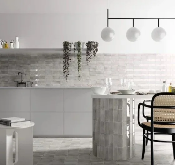 coco-ambergrey-glossmatt-kitchen-560x560.jpg