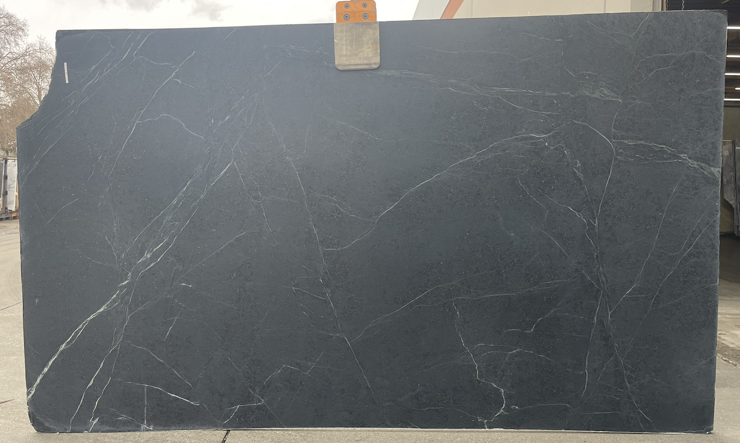 Lot# 230623 / Size: 77" x 132" x 3cm / Finish: Honed