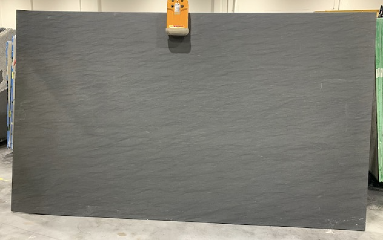 Lot#: 231741 / Size: 79" x 135" / Finish: Leathered