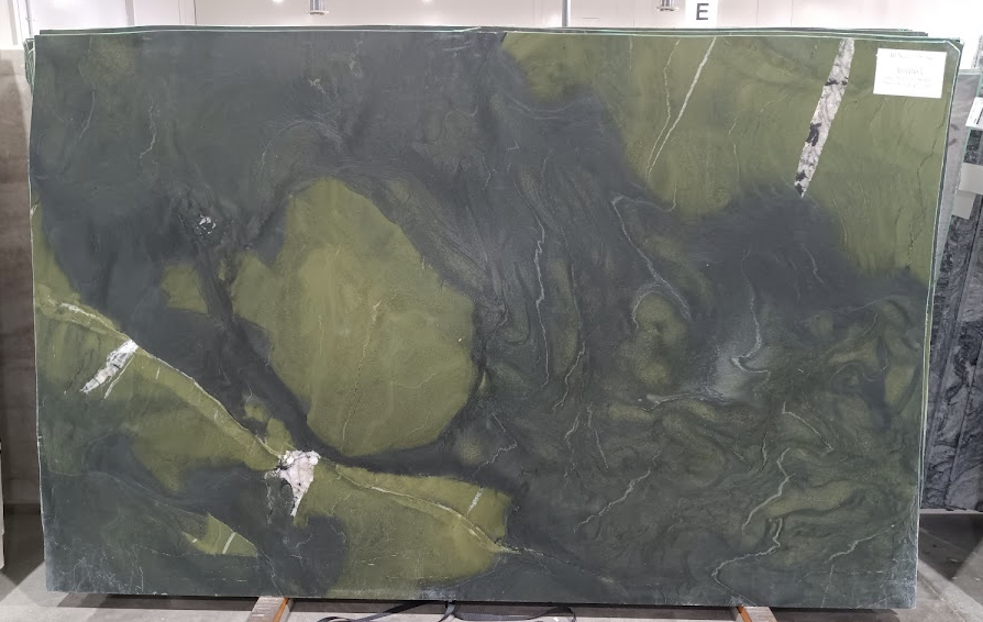 Lot#: 210060 / Size: 76" x 117" / Finish: Leathered