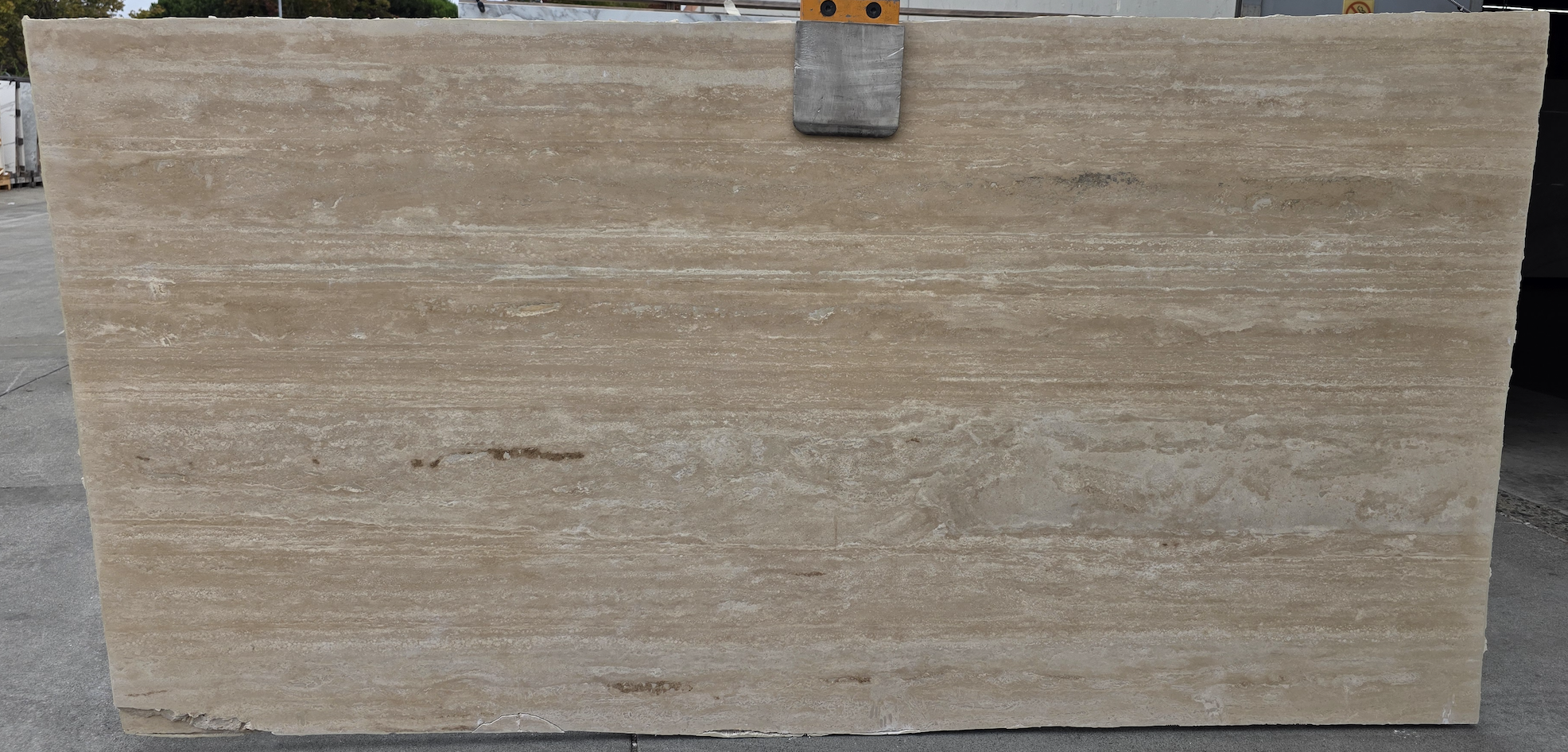 Lot# 232633 / Size: 59" x 118" / Finish: Honed/Flamed