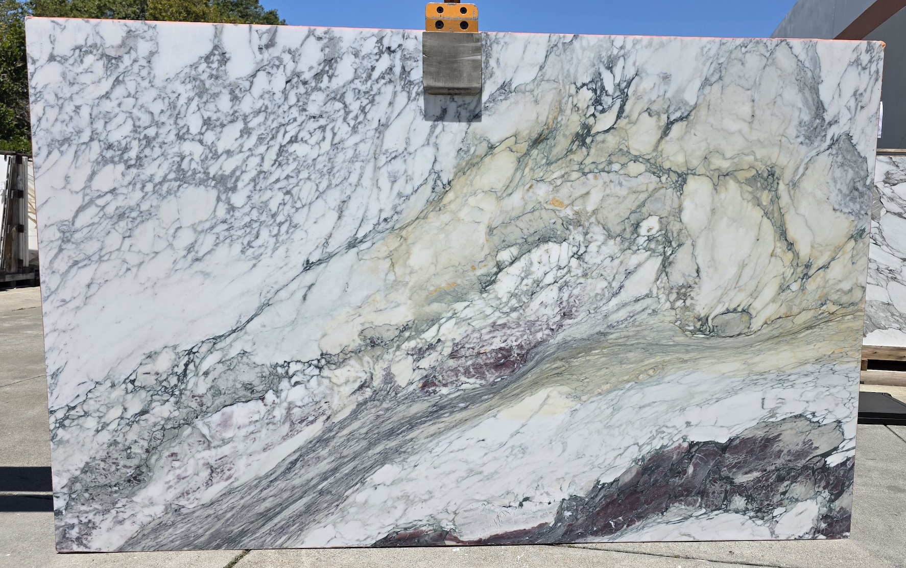 Lot# 231192 / Size: 77" x 123"  / Finish: Honed