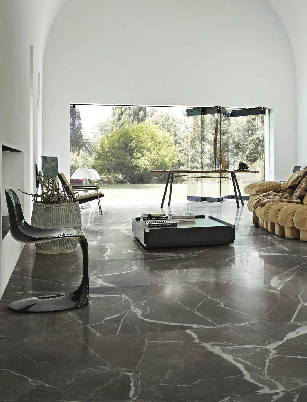 Calacatta Black 1.jpg