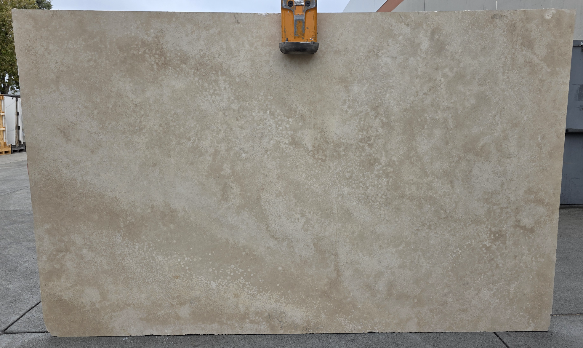 Lot# 232172 / Size: 73" x 112" x 3cm / Finish: Honed/Flamed