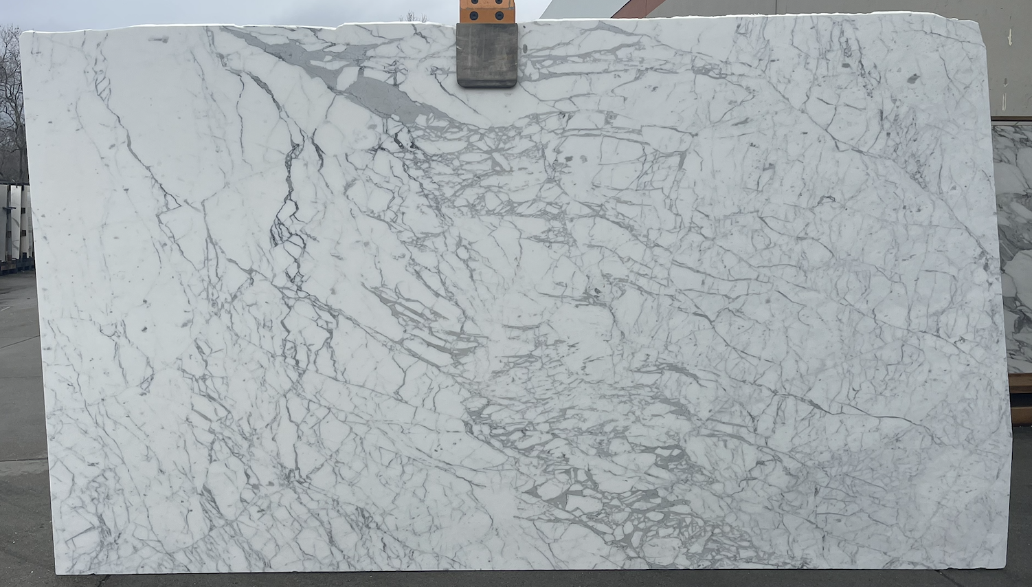 Lot#: 230714 / Size: 77" x 135" / Finish: Honed