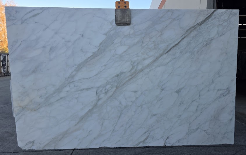 Lot#: 230300 / Size: 78" x 128" / Finish: Honed