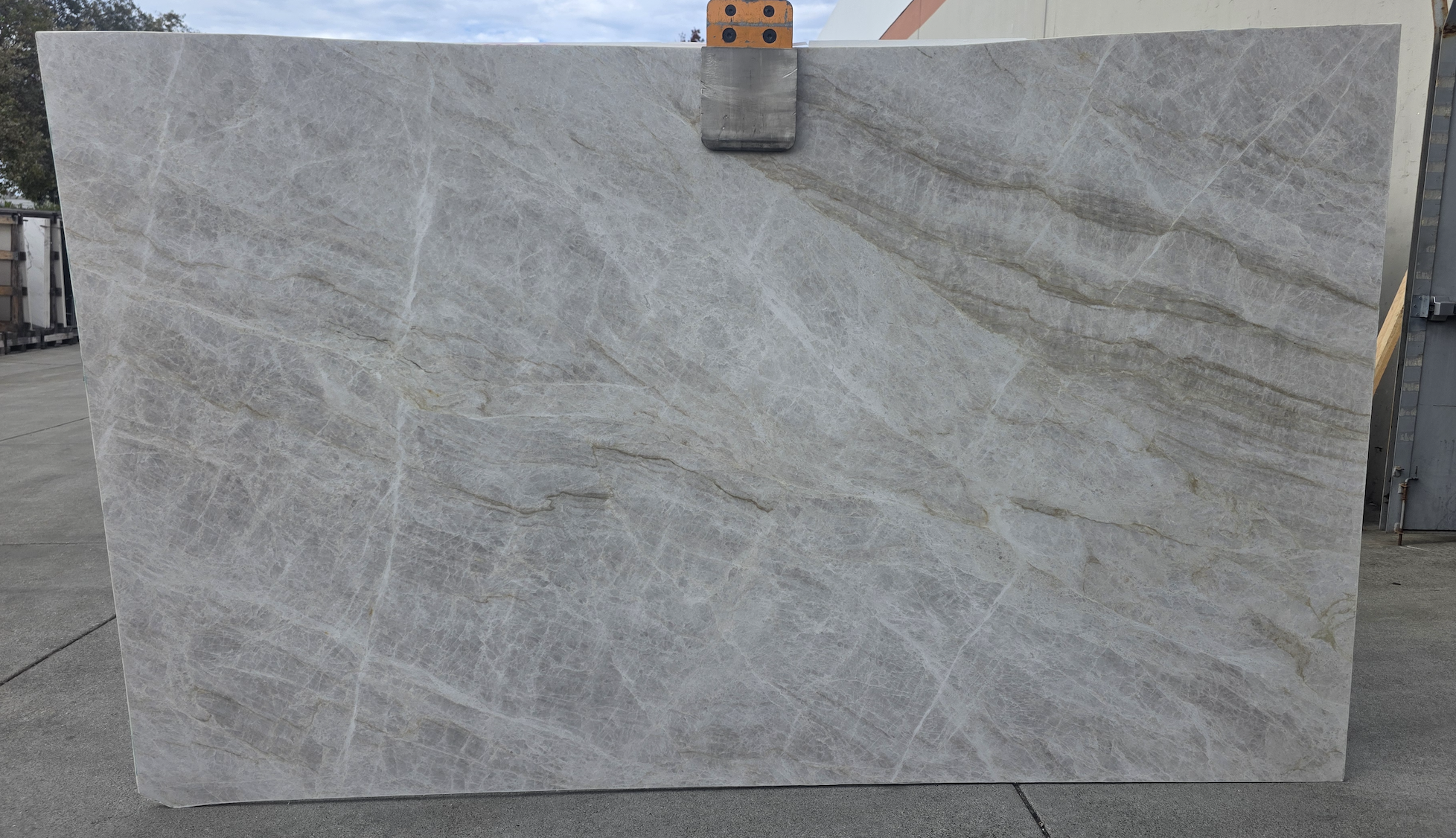 Lot# 232531 / Size: 70" x 117" / Finish: Honed