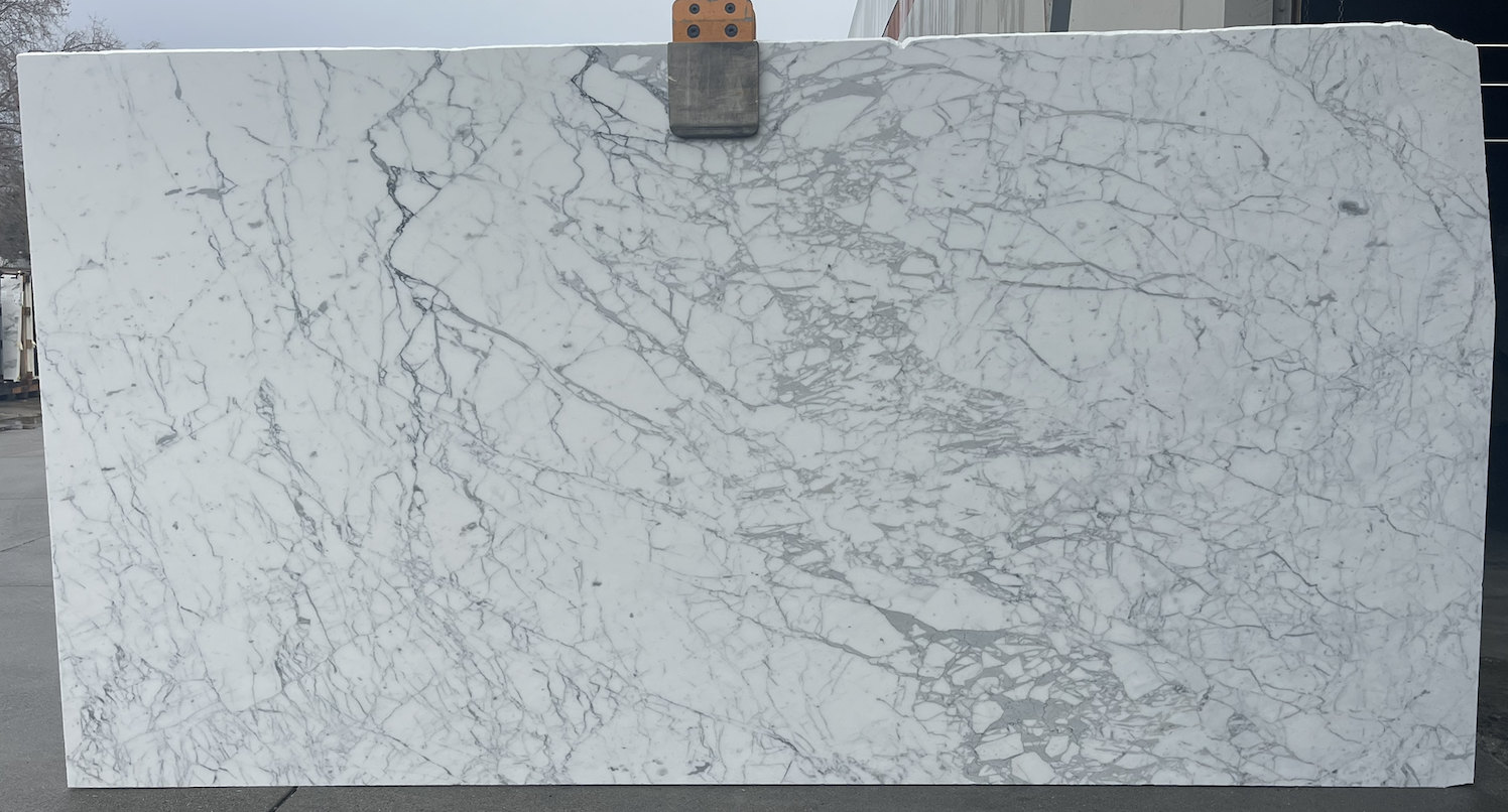 Lot#: 230712 / Size: 71" x 137" / Finish: Honed