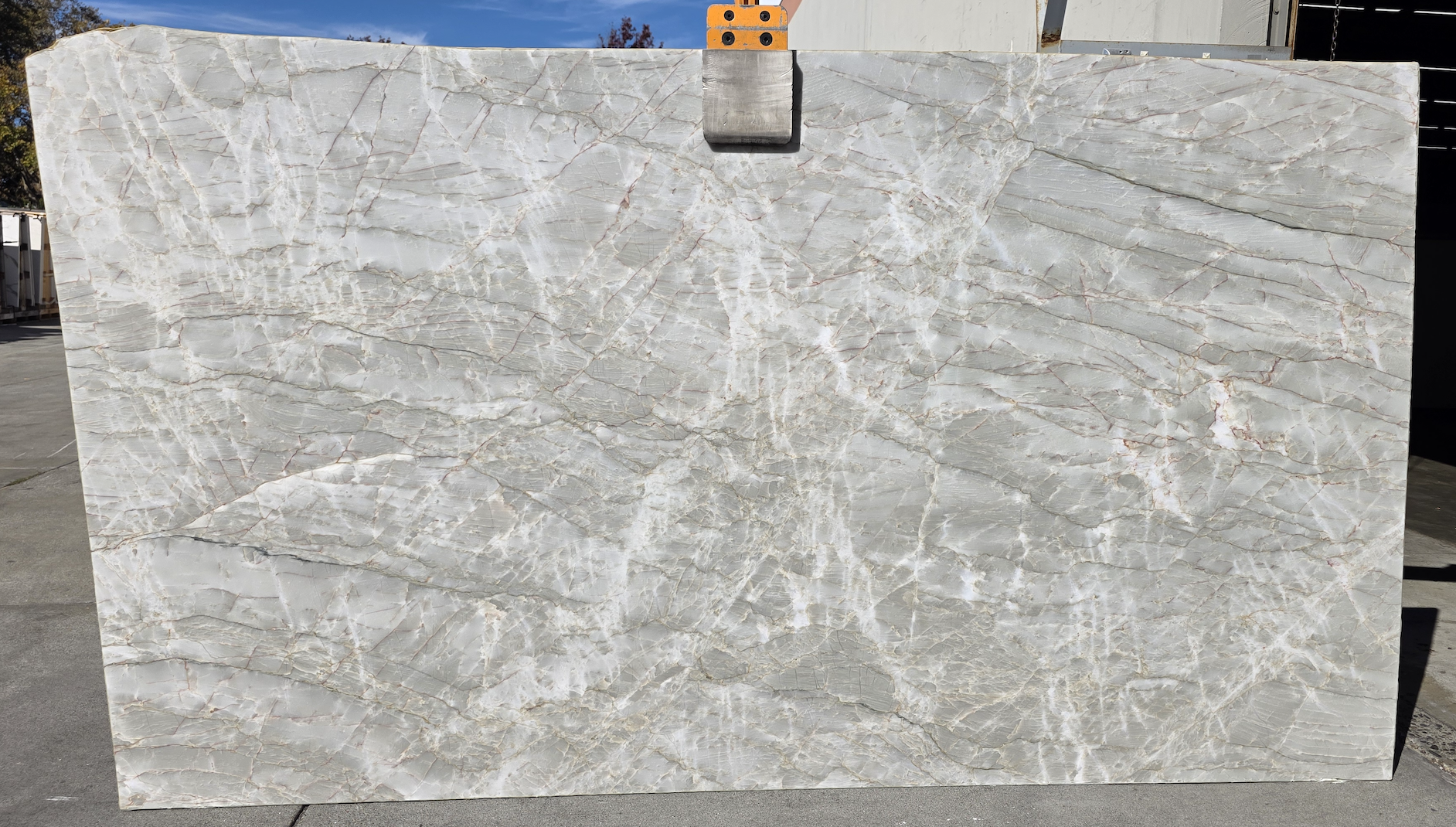Lot#: 232383 / Size: 74" x 130" / Finish: Honed