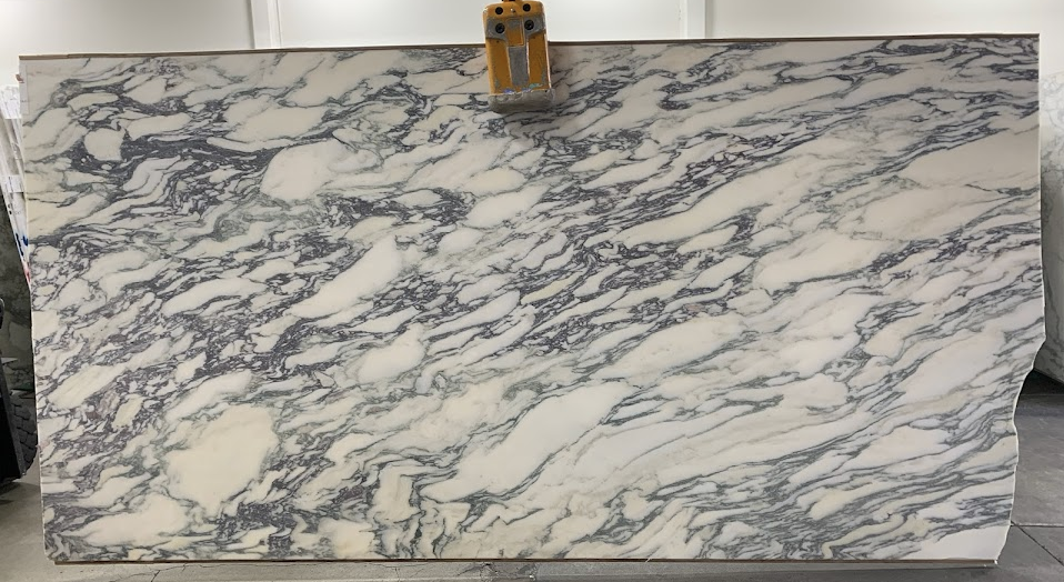 Lot#: 230531 / Size: 67" x 129" / Finish: Honed