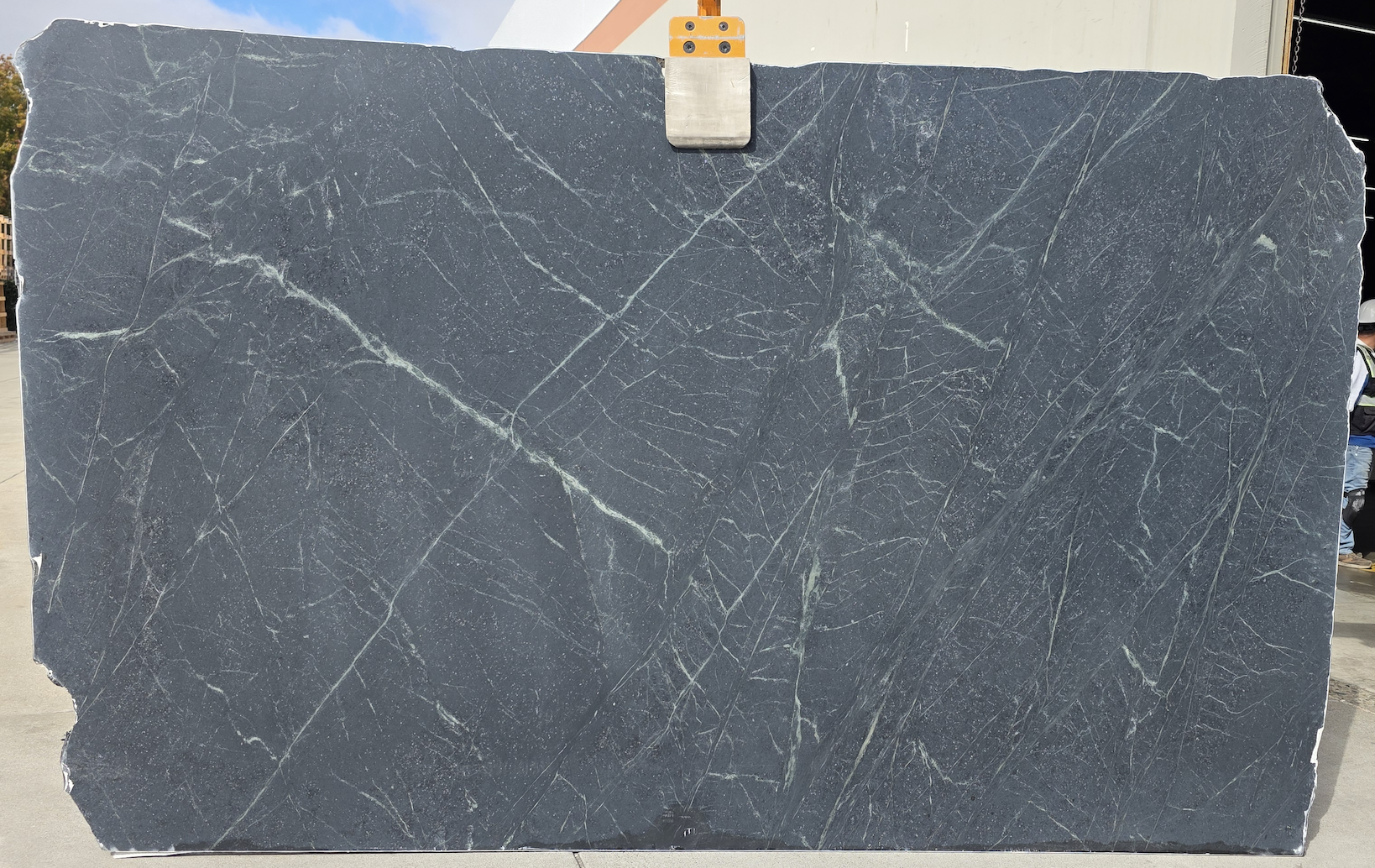 Lot#: 232621 / Size: 81" x 135" x 3cm / Finish: Honed