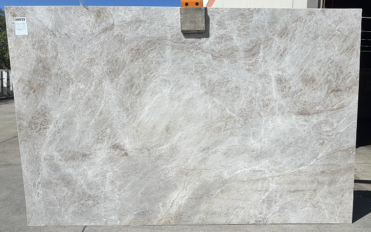 Lot# 230772 / Size: 79" x 122" / Finish: Leathered