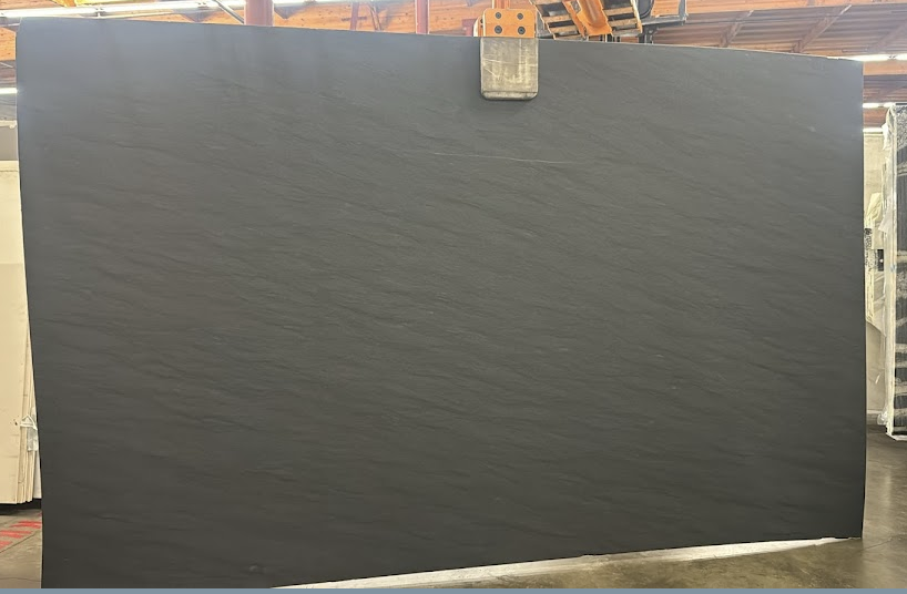 Lot#: 223771 / Size: 78" x 1236" / Finish: Leathered