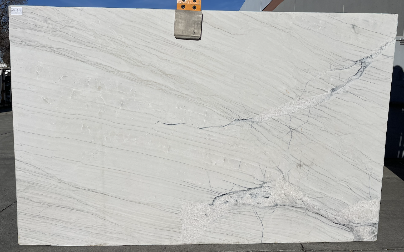 Lot#: 230361 / Size: 77" x 121" / Finish: Leathered