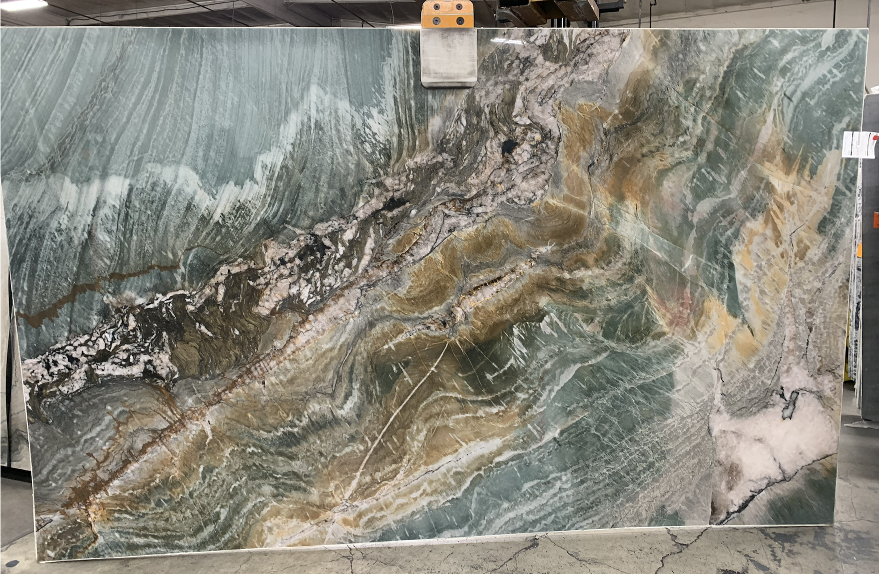 Lot#: 230992 / Size: 80" x 129" / Finish: Polished