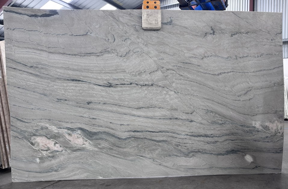 Lot#: 227782 / Size: 74" x 123" / Finish: Leathered