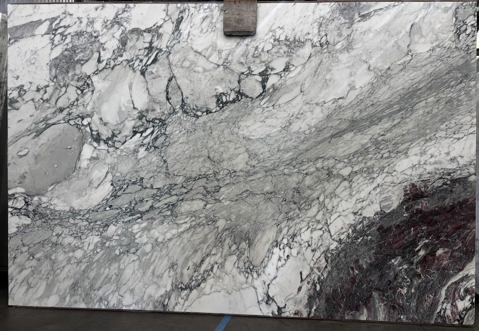 Lot#: 230234 / Size: 78" x 120" / Finish: Honed