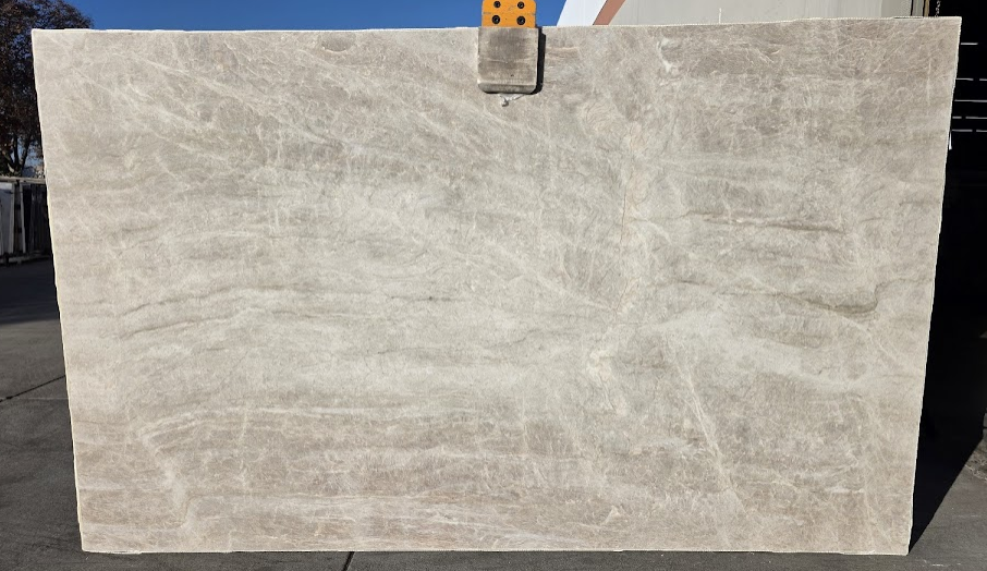 Lot# 229891 / Size: 78" x 129" / Finish: Leathered