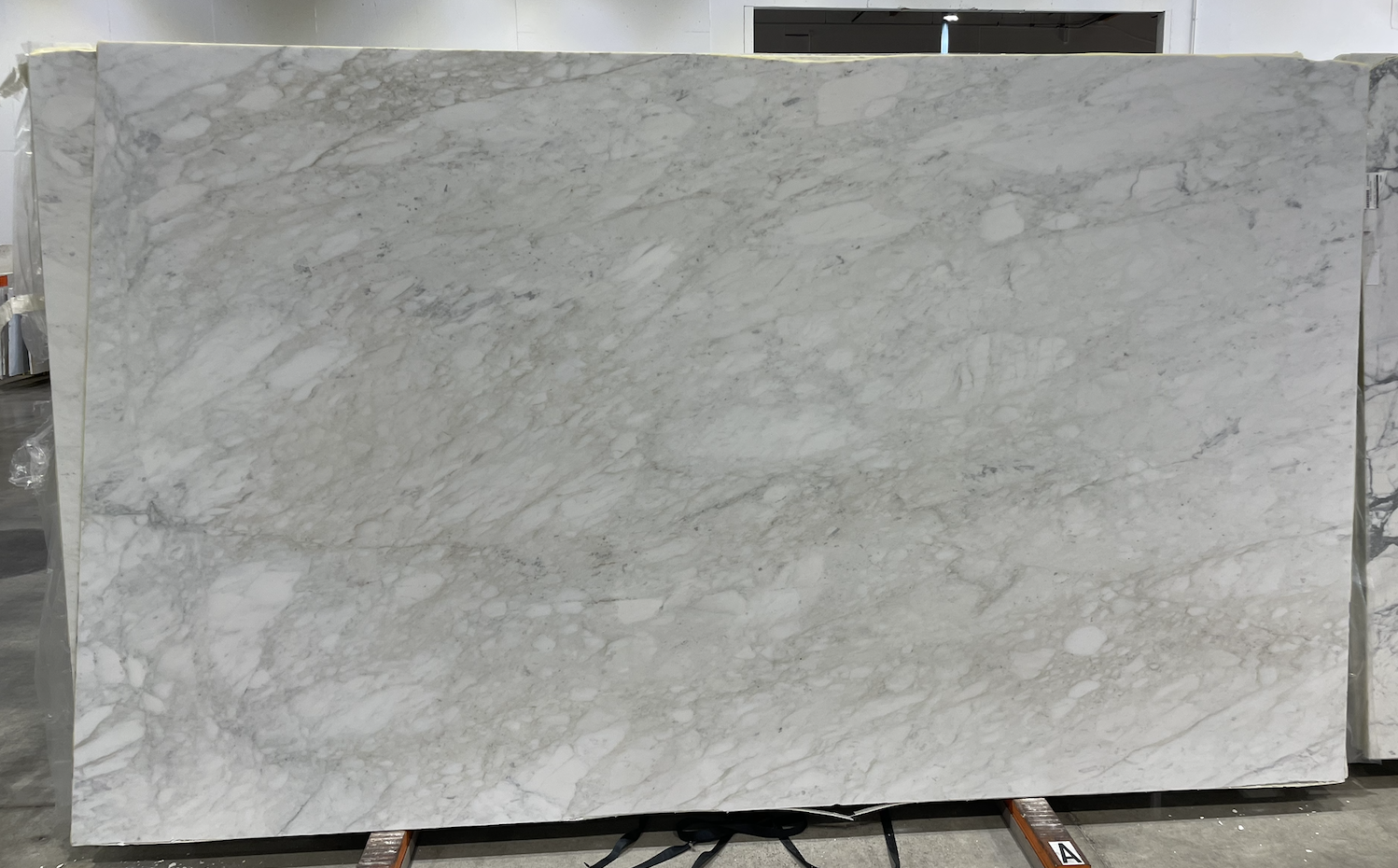 Lot#: 231812 / Size: 77" x 130" / Finish: Honed
