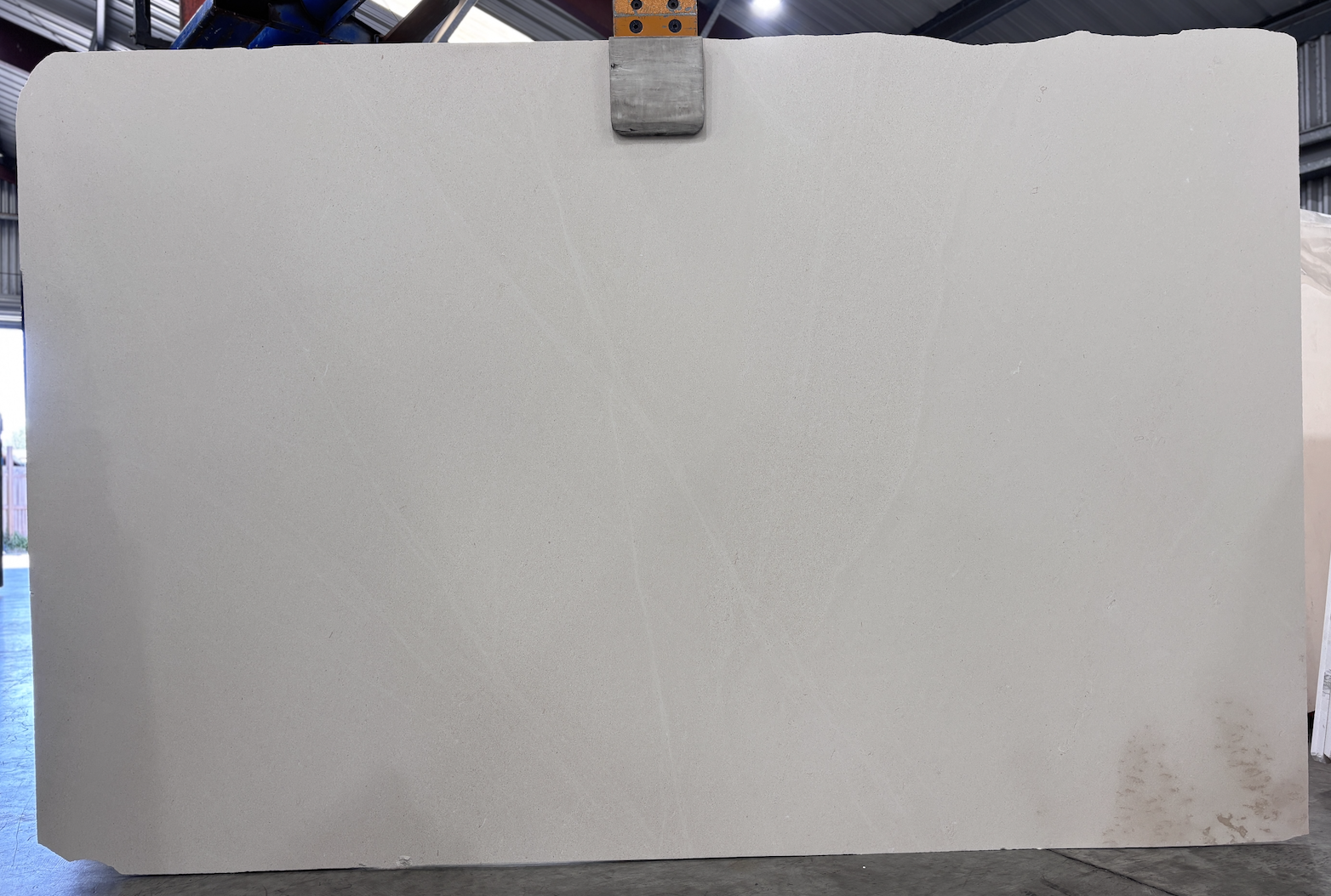 Lot#: 231092 / Size: 72" x 106" / Finish: Honed