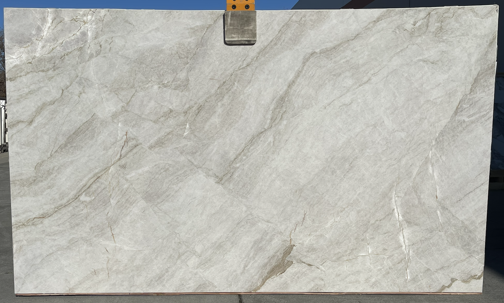 Lot# 229684 / Size: 77" x 130" / Finish: Leathered