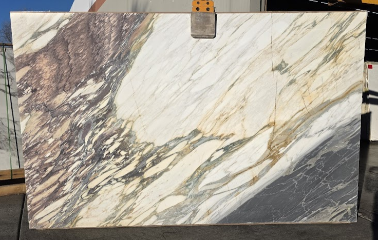 Lot#: 230251 / Size: 76" x 122" / Finish: Honed