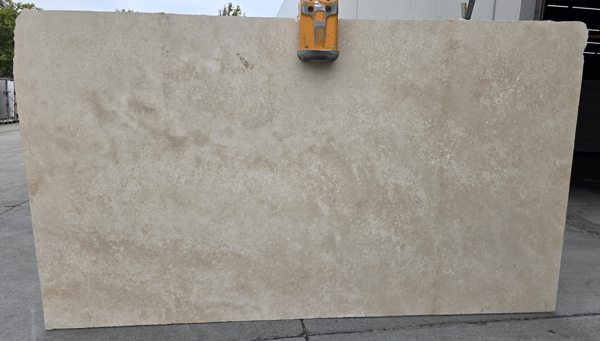Lot# 232181 / Size: 66" x 118" / Finish: Honed/Flamed