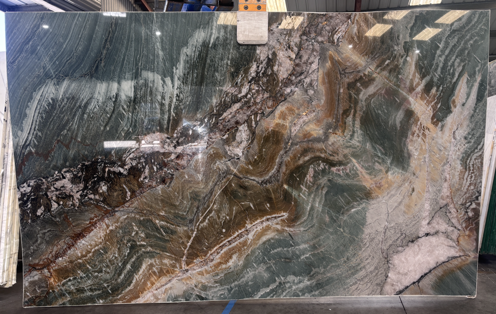 Lot#: 230991 / Size: 80" x 129" / Finish: Polished
