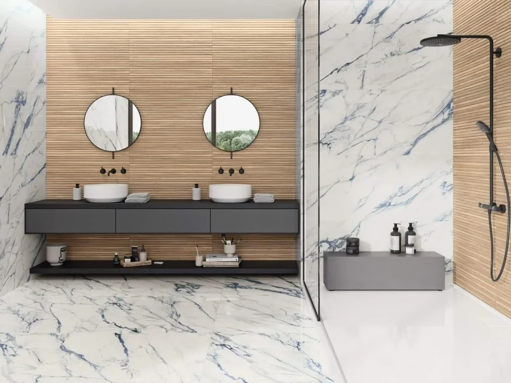 Amb-9544-Roble-30x90_6623-Blue-Calacatta-63x146_1840-Blue-Calacatta-98x98-1-1024x768.webp