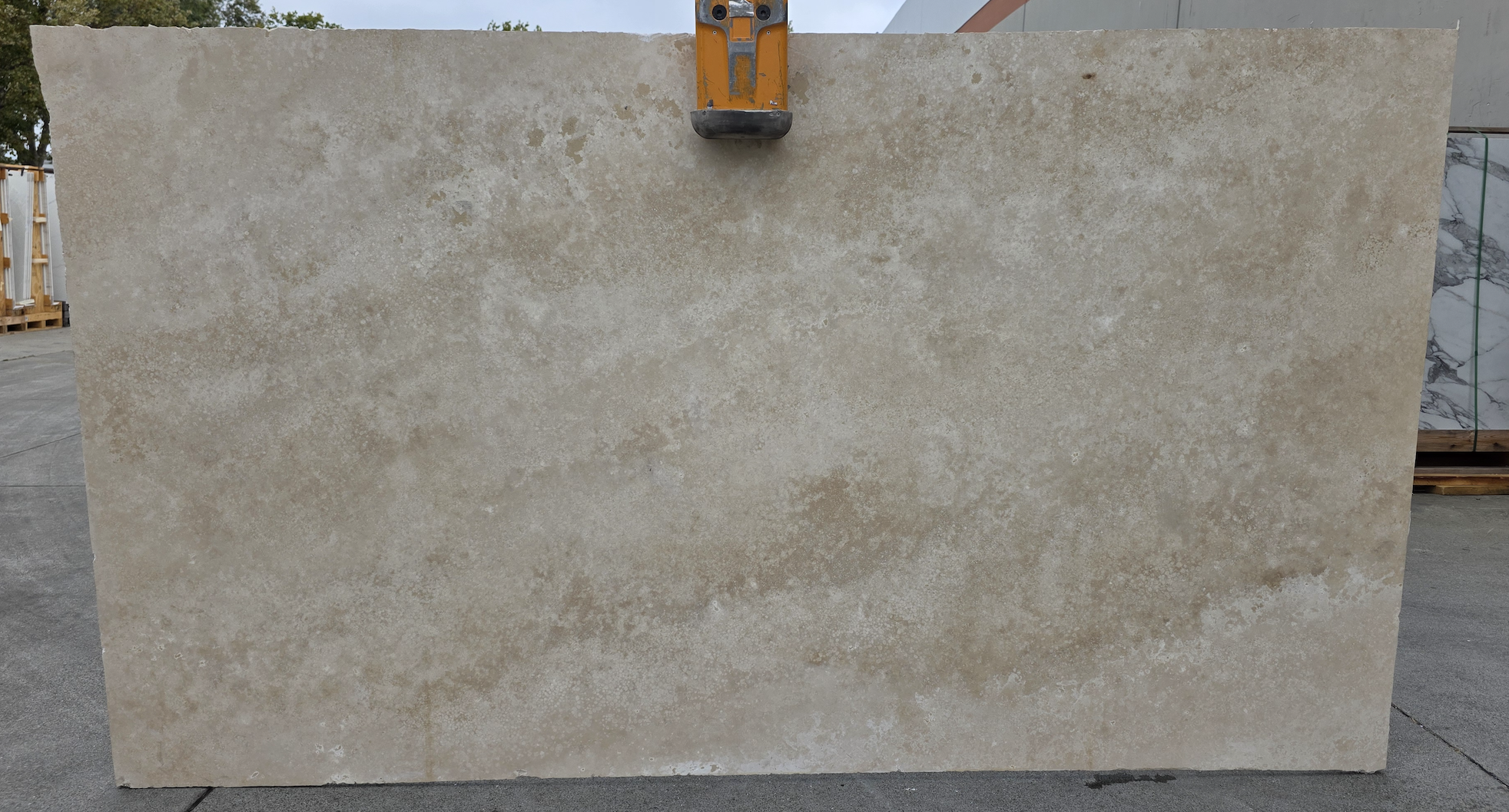 Lot# 232182 / Size: 66" x 118" / Finish: Honed/Flamed