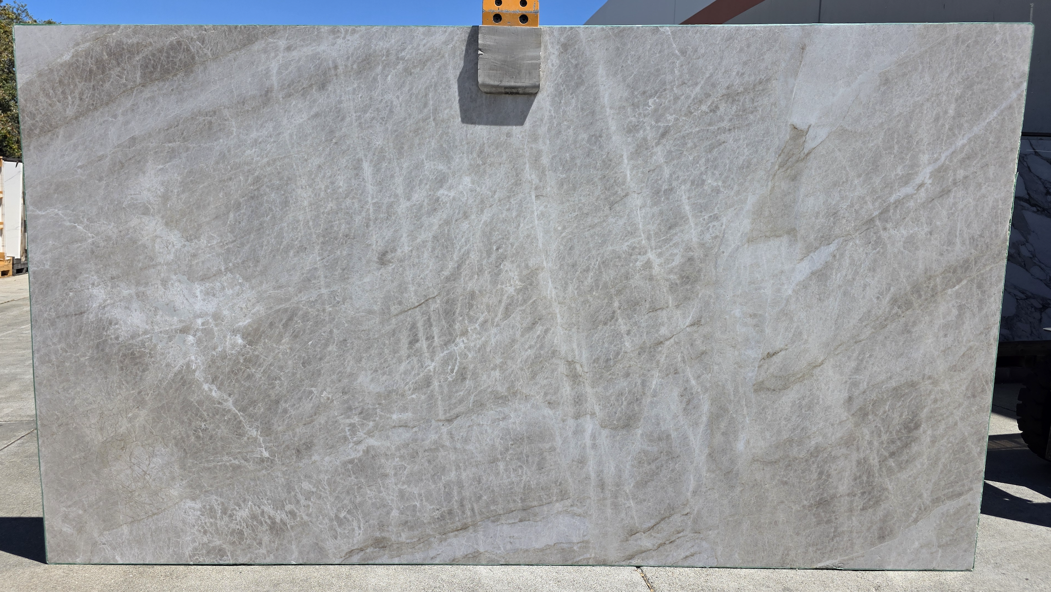 Lot# 231502 / Size: 76" x 136" x 2cm / Finish: Leathered