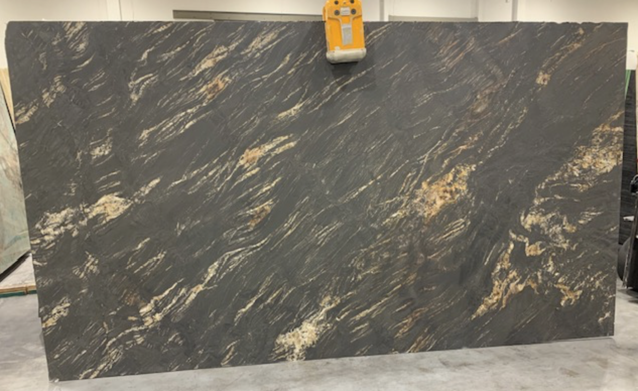Lot#: 231321 / Size: 77" x 137" / Finish: Leathered
