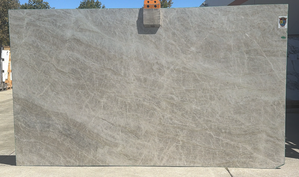 Lot# 231424 / Size: 79" x 136" / Finish: Leathered