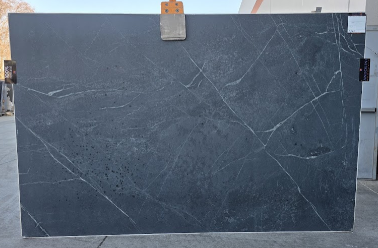 Lot# 229972 / Size: 77" x 119" / Finish: Matte