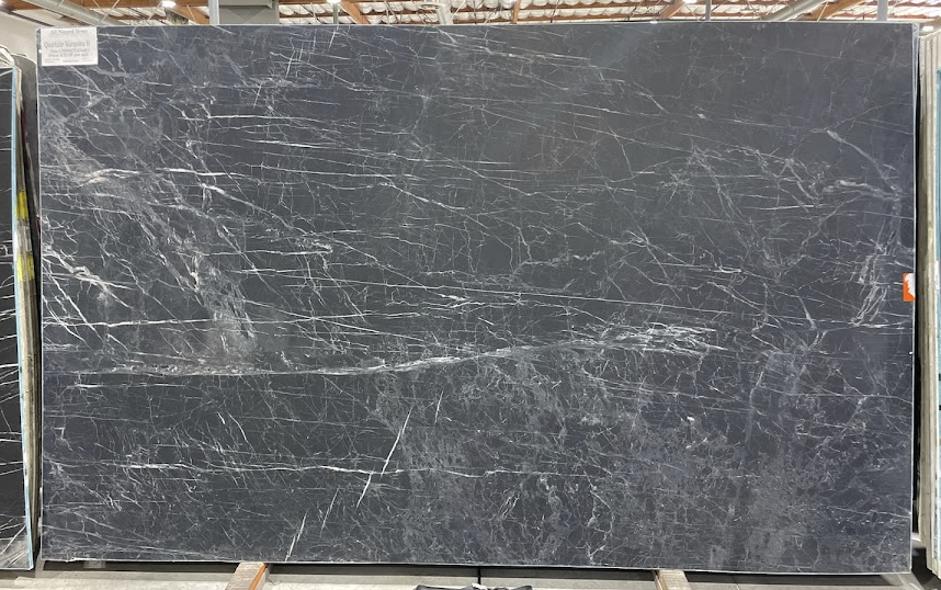 Lot# 230322 / Size: 80" x 180" / Finish: Polished