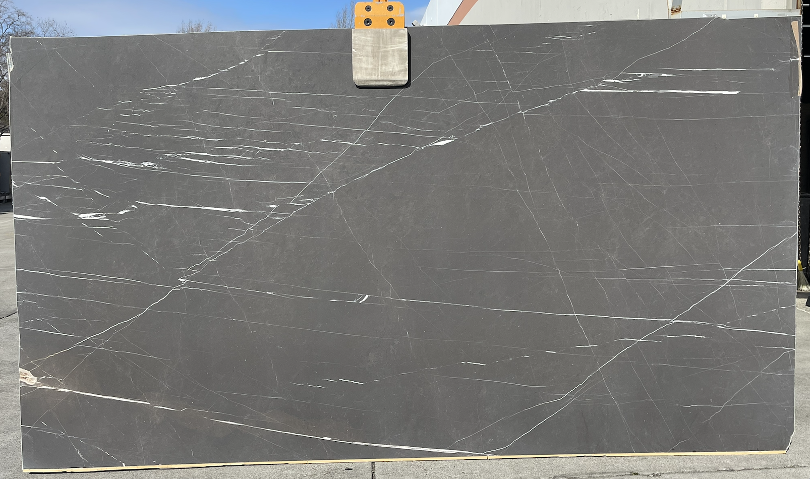 Lot#: 230550 / Size: 66" x 119" / Finish: Honed