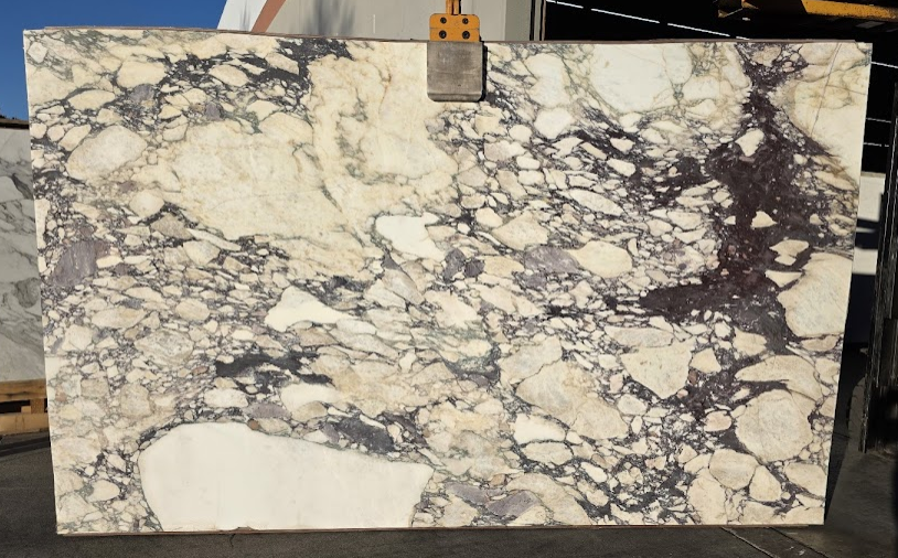 Lot#: 230243 / Size: 78" x 128" / Finish: Honed