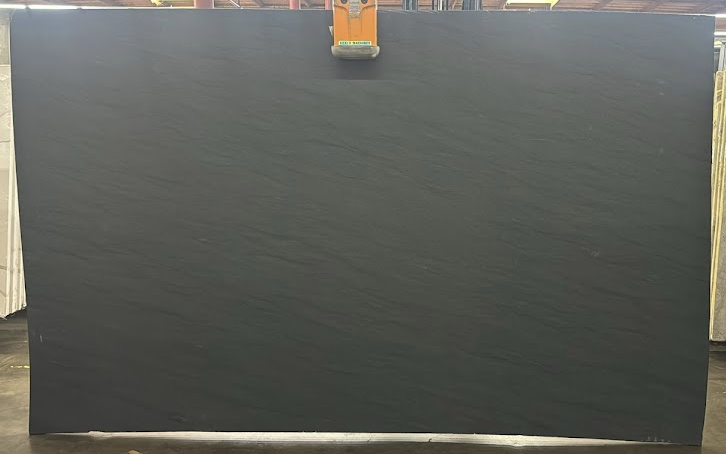Lot#: 227842 / Size: 78" x 1236" / Finish: Leathered