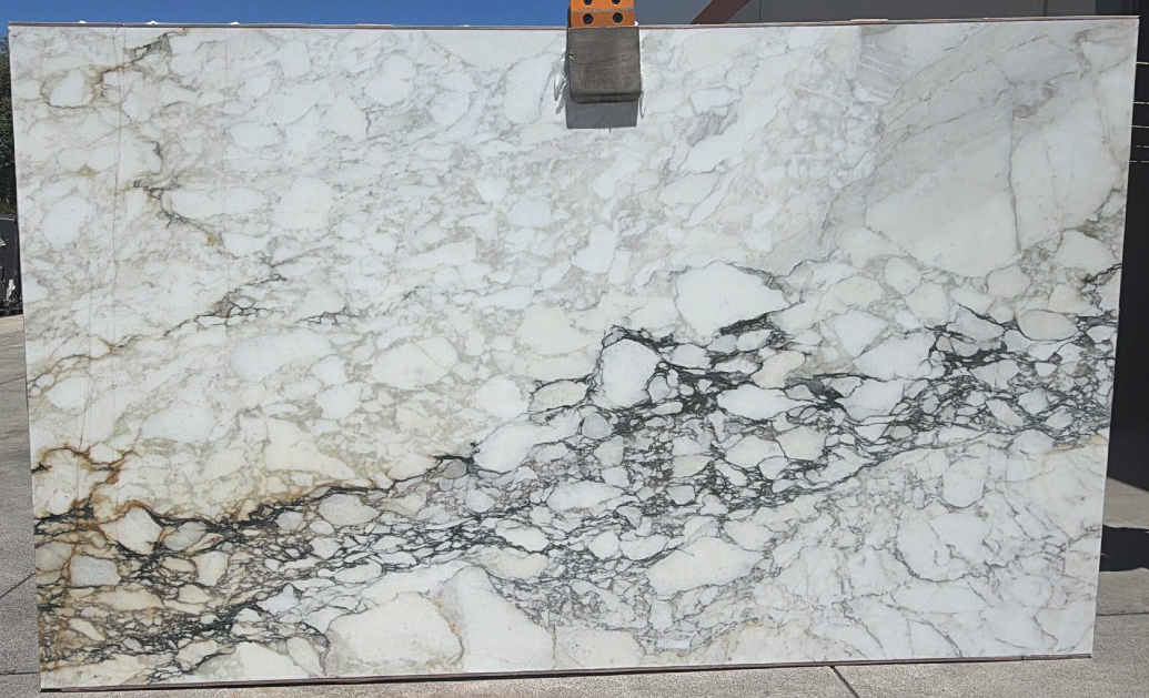 Lot#: 231262 / Size: 80" x 134" / Finish: Honed