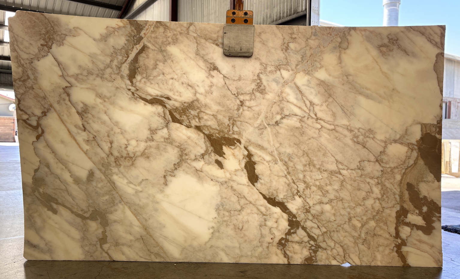 Lot# 231802 / Size: 68" x 119" / Finish: Honed