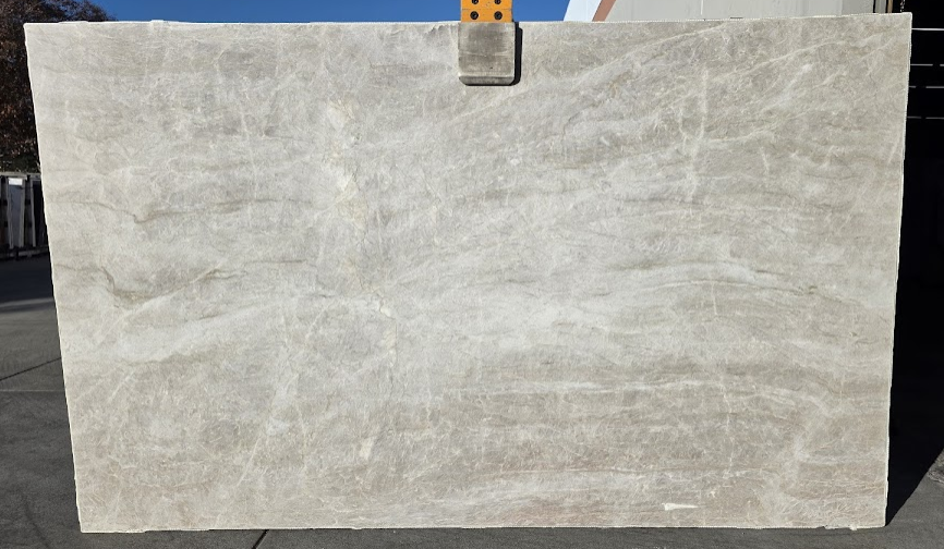 Lot# 229892 / Size: 78" x 130" / Finish: Leathered