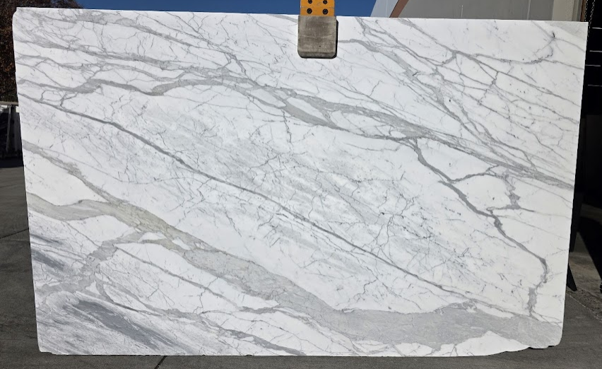 Lot#: 230091 / Size: 79" x 125" / Finish: Honed