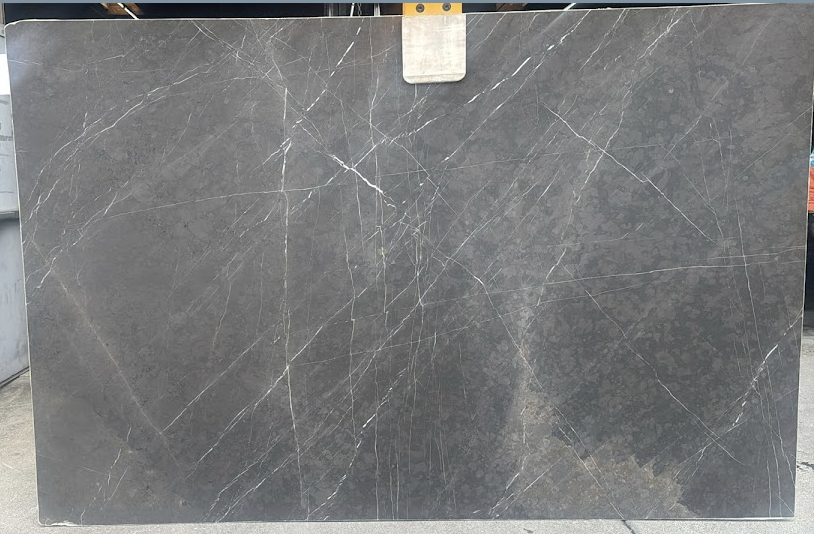 Lot#: 225283 / Size: 70" x 108" / Finish: Honed