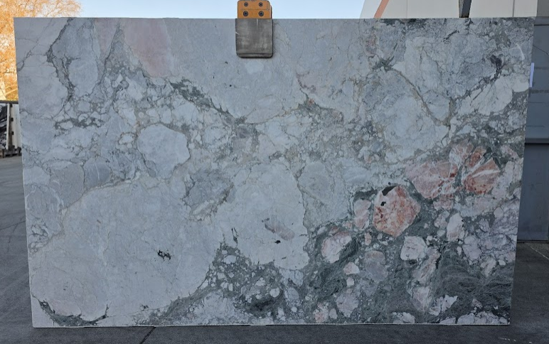 Lot# 230283 / Size: 73" x 118"  / Finish: Honed