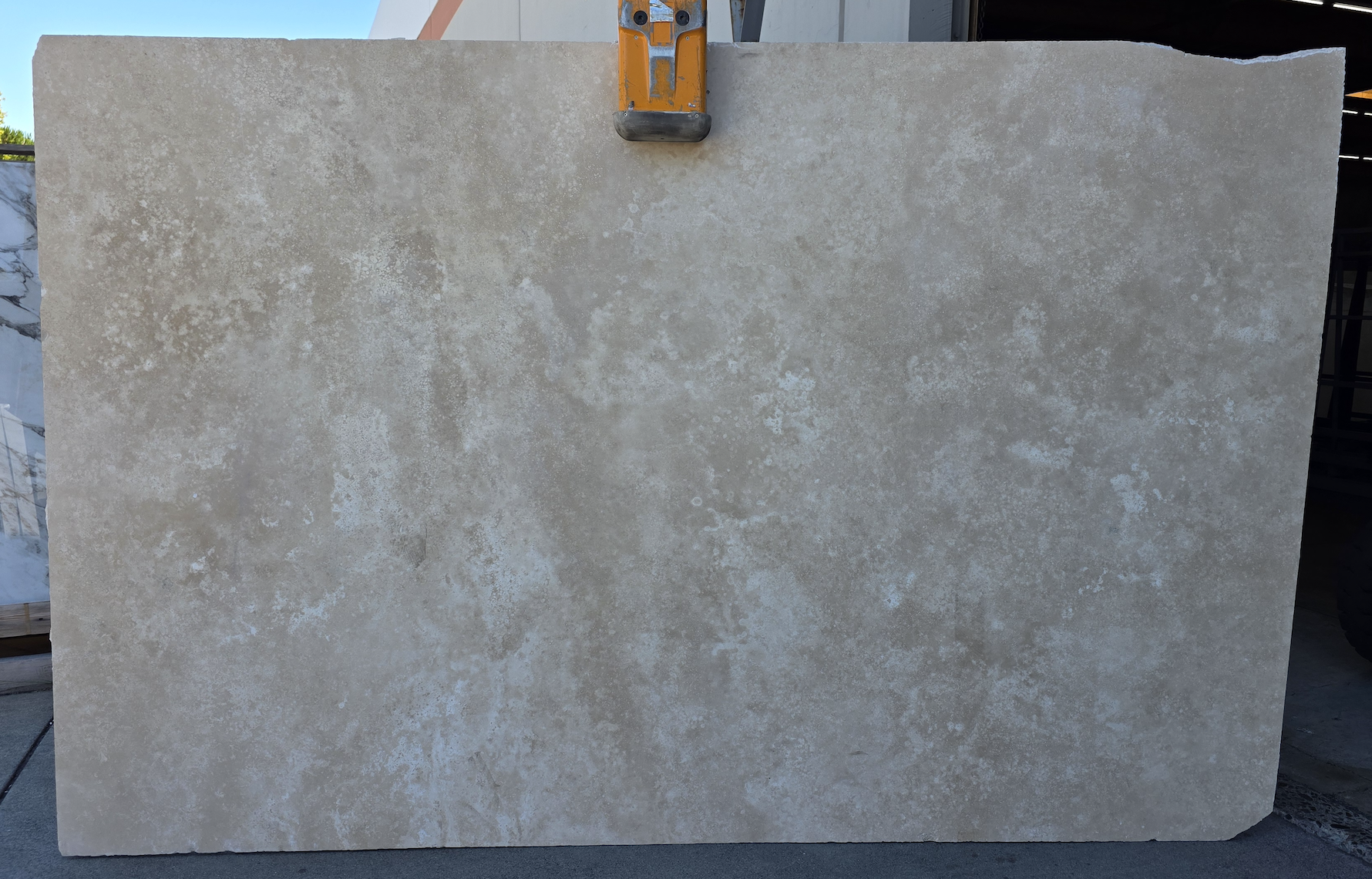 Lot# 232183 / Size: 74" x 114" / Finish: Honed/Flamed