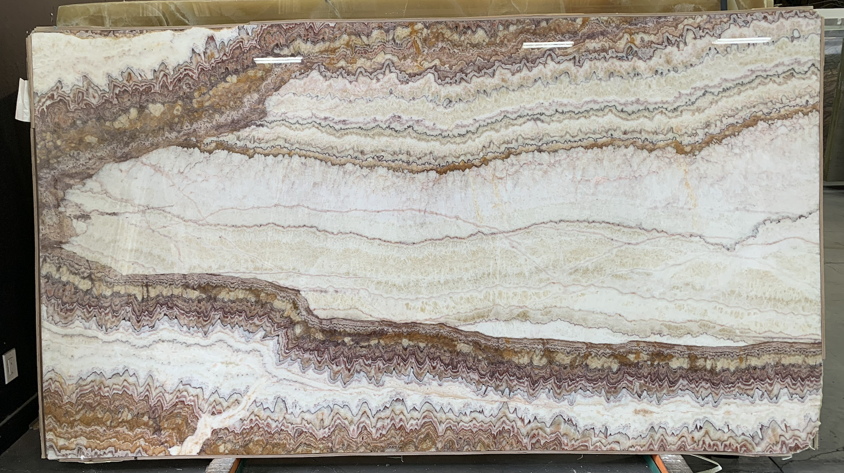 Lot#: 232150 / Size: 62" x 111" / Finish: Polished